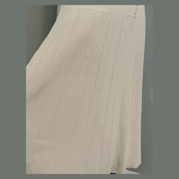 Elegant Cream Sleeveless Midi Dress - Picture 4 of 9